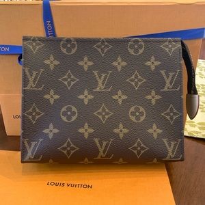 Toiletry 19 - BNIB - Sold Out and Rare!